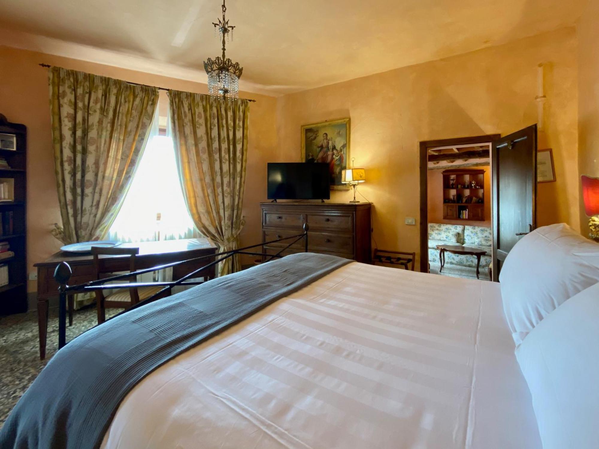 Antica Dimora Leones Bed & Breakfast Palaia Bagian luar foto