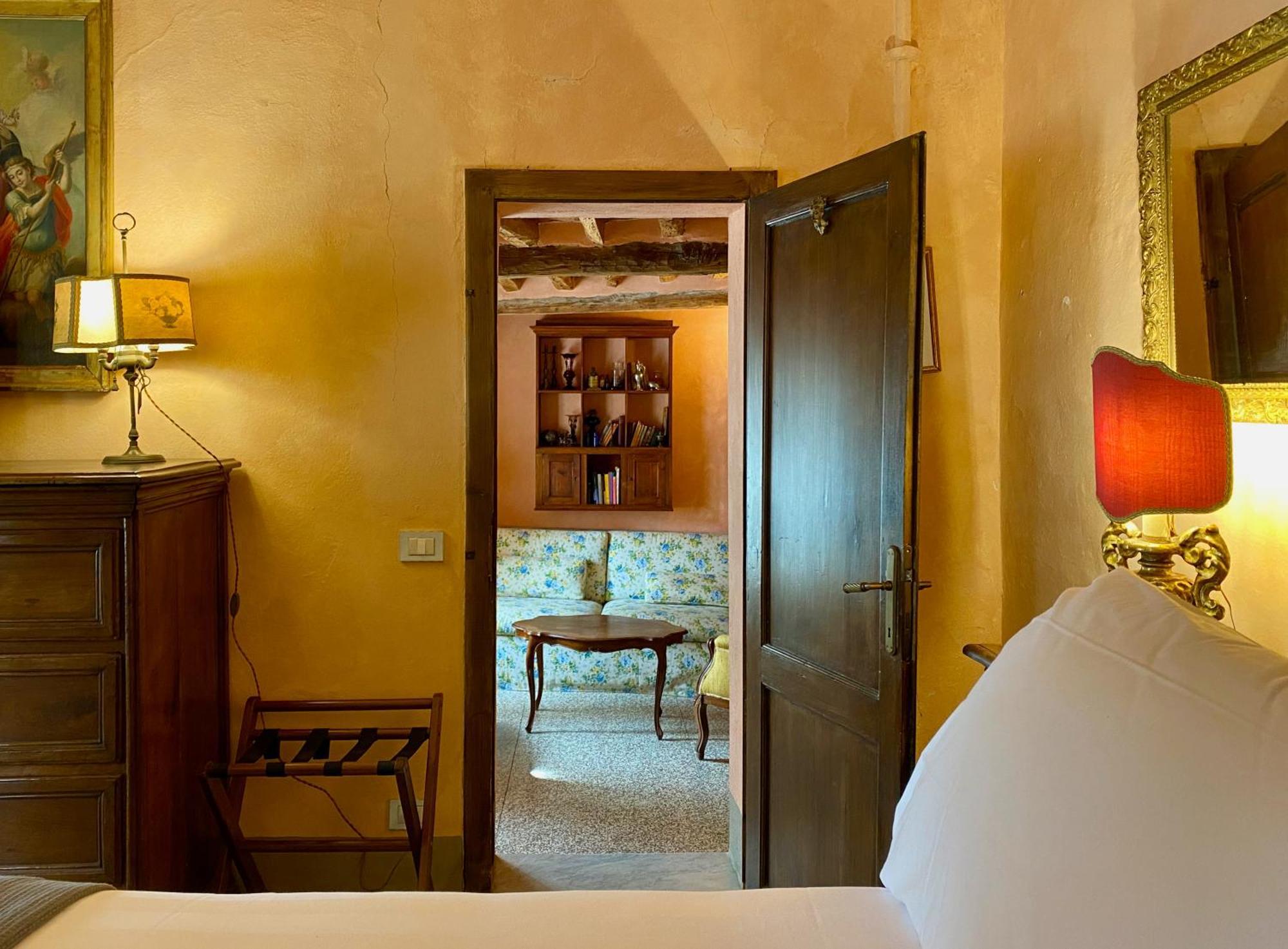 Antica Dimora Leones Bed & Breakfast Palaia Bagian luar foto